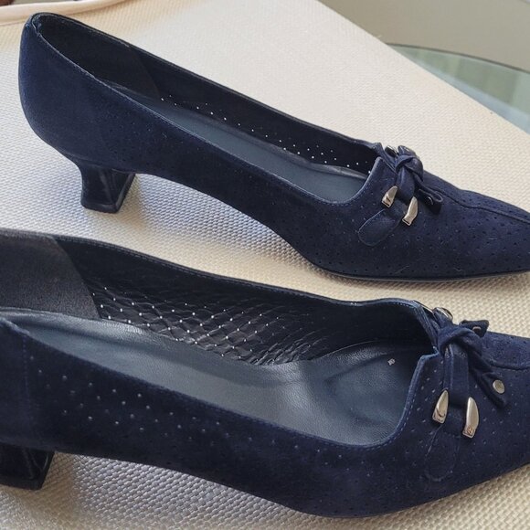 Stuart Weitzman Navy Suede Pumps Size 8M - Picture 7 of 10